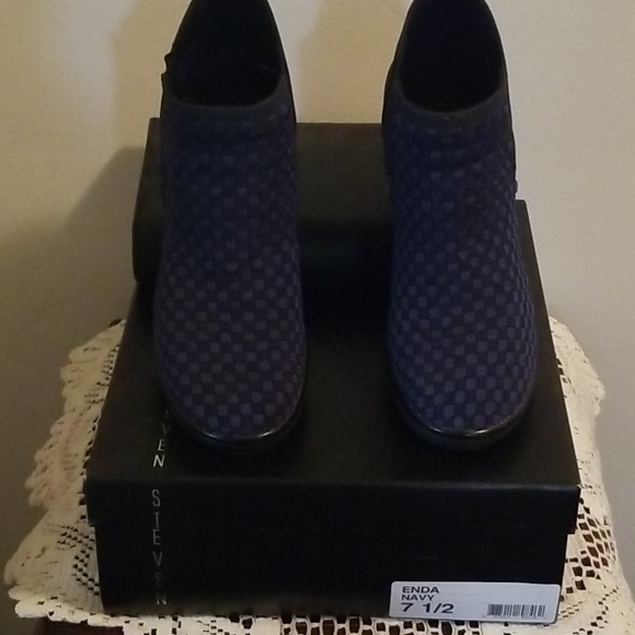 All sort of foot wear/ shoes - Picture 2 of 16